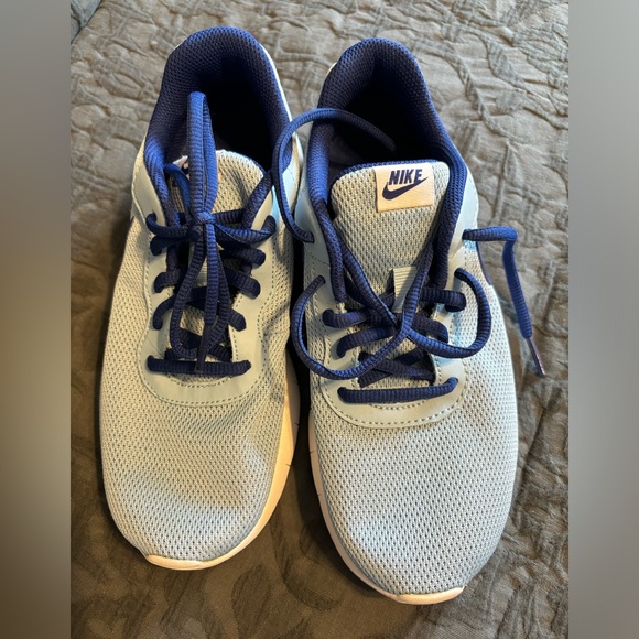 Nike Tanjun  light blue Youth size 5 - Picture 3 of 5